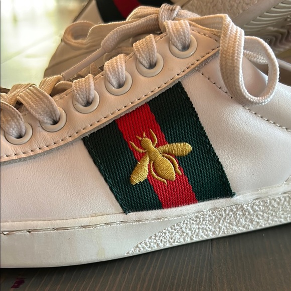 Gucci White Sneakers with Red and Green Stripes - Picture 5 of 9